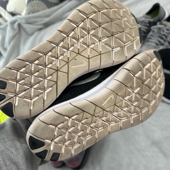 Nike Free Rn Flyknit - Picture 8 of 11